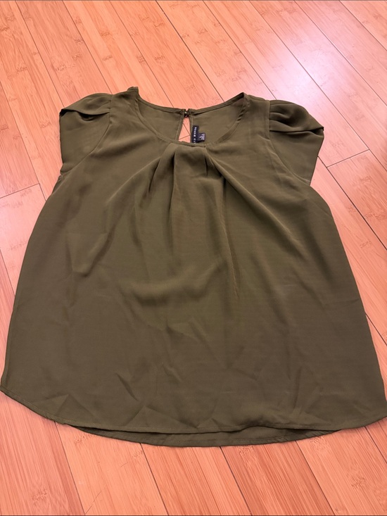 Haute modern Tops - Olive Green Pleated Keyhole Cap Sleeve Blouse